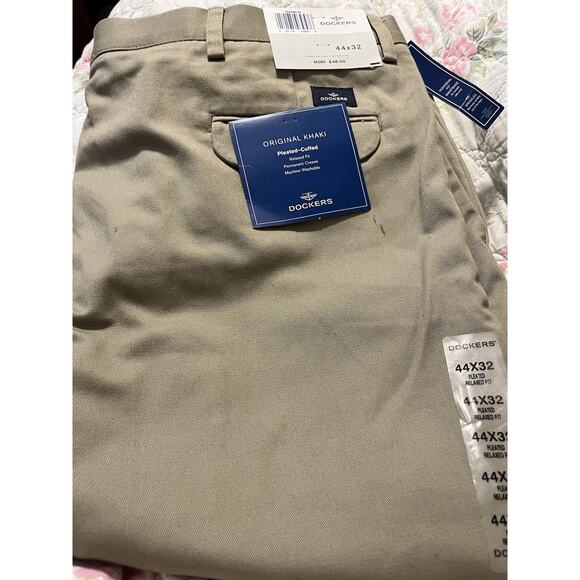 Dockers Men’s Pants 44x32 Original Khaki Relaxed Pleated Cuffed 100% Cotton NWT - Picture 5 of 8